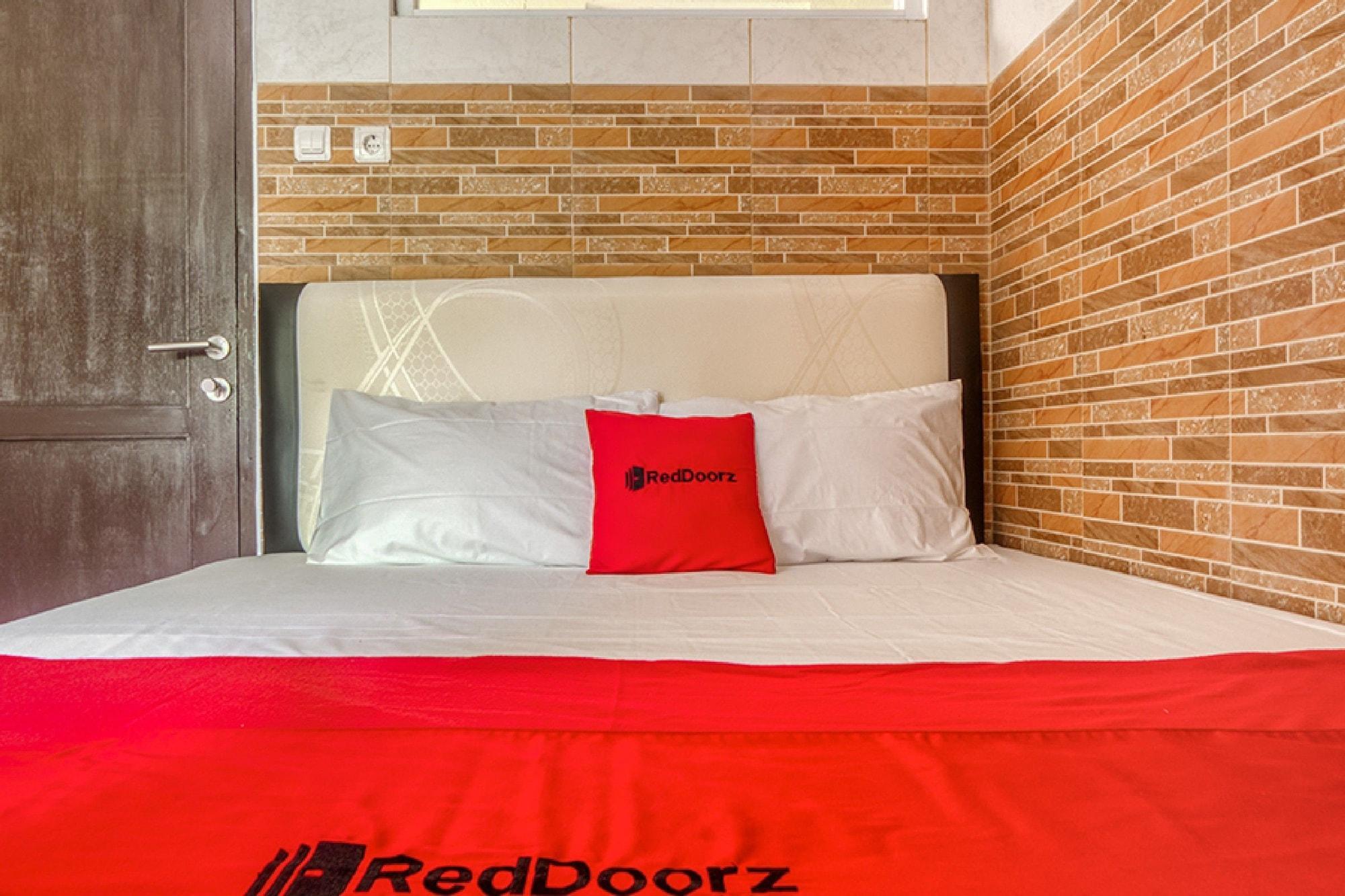 Готель Reddoorz @ Panglima Polim 2 Джакарта Екстер'єр фото